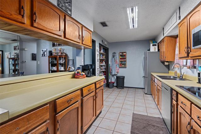 106 Frederick LN, Thorndale, TX 76577