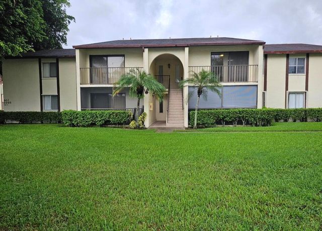 4995 Sable Pine Circle B2, West Palm Beach, FL 33417