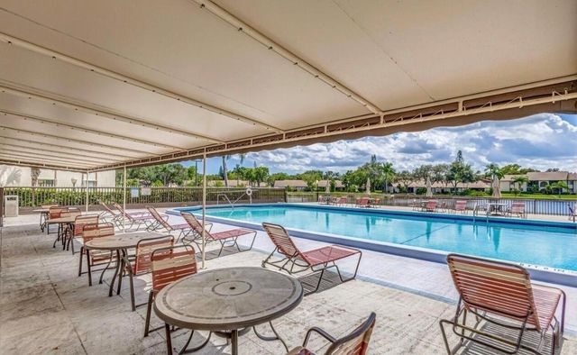 4995 Sable Pine Circle B2, West Palm Beach, FL 33417