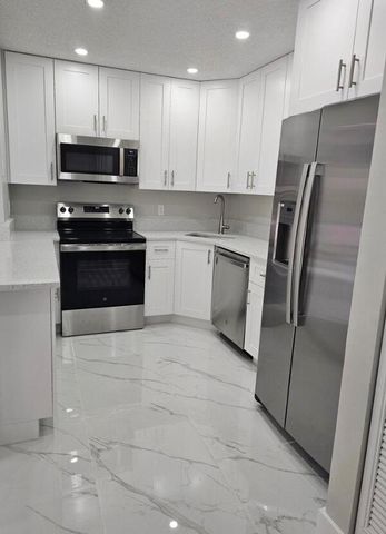 4995 Sable Pine Circle B2, West Palm Beach, FL 33417