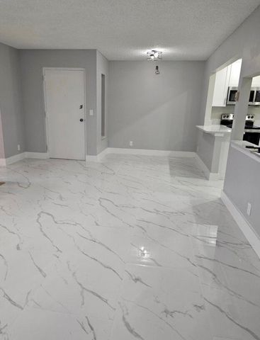 4995 Sable Pine Circle B2, West Palm Beach, FL 33417