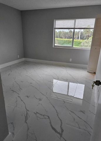 4995 Sable Pine Circle B2, West Palm Beach, FL 33417