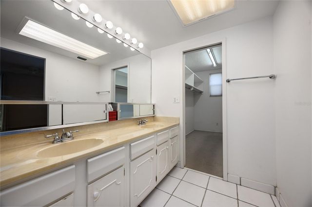 1719 NW 23RD AVENUE 3F, Gainesville, FL 32605