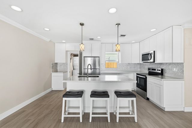 2000 NE 17TH Court 1-2, Fort Lauderdale, FL 33305