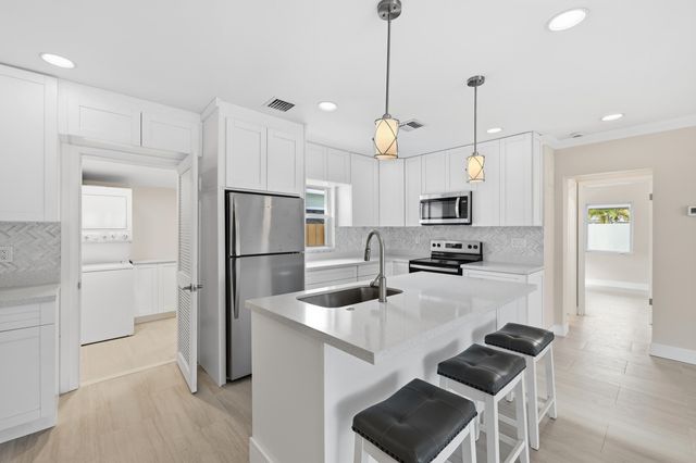 2000 NE 17TH Court 1-2, Fort Lauderdale, FL 33305