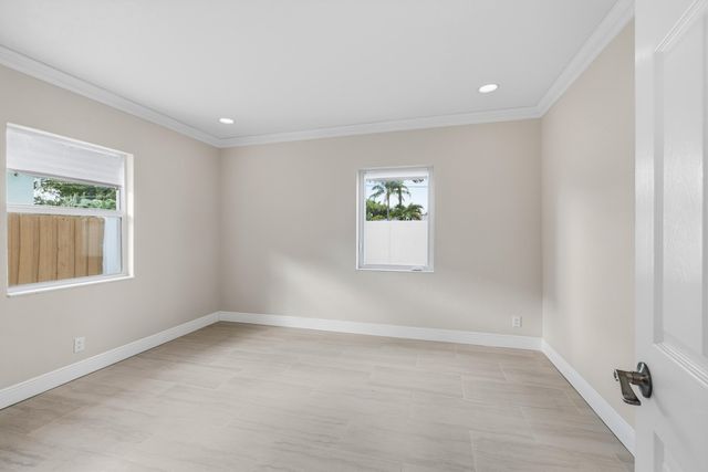 2000 NE 17TH Court 1-2, Fort Lauderdale, FL 33305