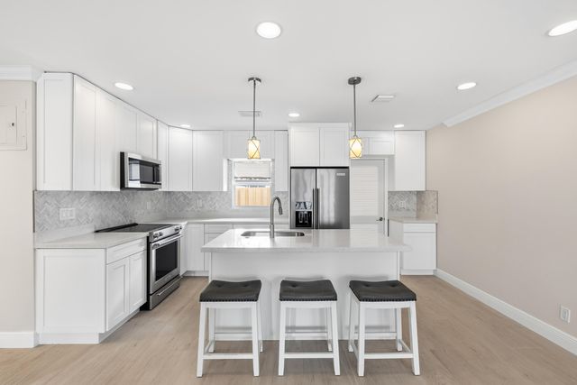 2000 NE 17TH Court 1-2, Fort Lauderdale, FL 33305