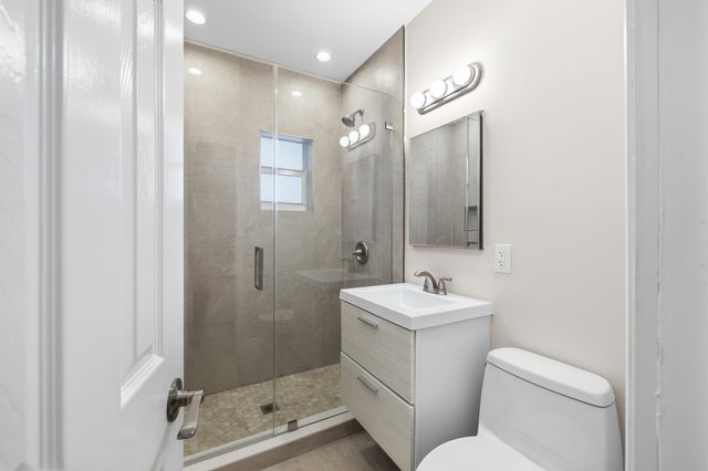 2000 NE 17TH Court 1-2, Fort Lauderdale, FL 33305