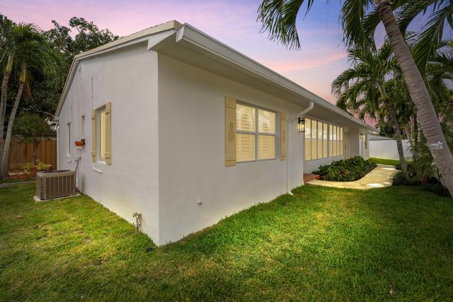 2000 NE 17TH Court 1-2, Fort Lauderdale, FL 33305