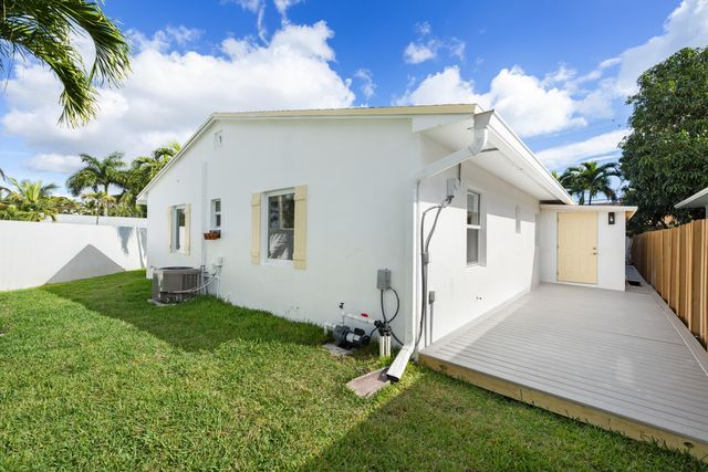 2000 NE 17TH Court 1-2, Fort Lauderdale, FL 33305
