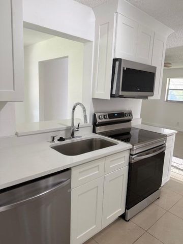 1000 SW 16th Street, Boynton Beach, FL 33426