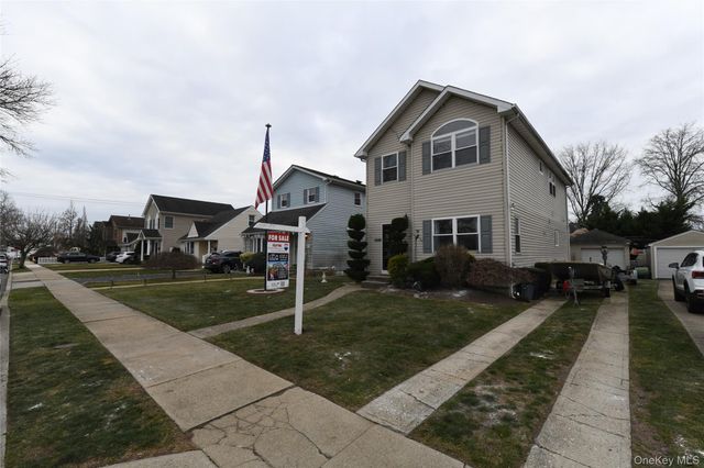 2688 Rosebud Avenue, Merrick, NY 11566