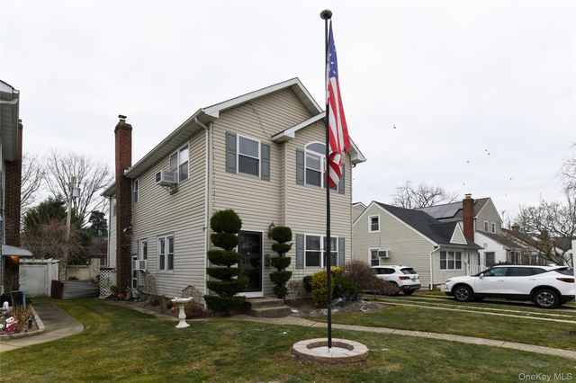 2688 Rosebud Avenue, Merrick, NY 11566