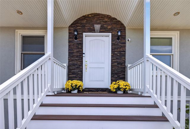 30 Milton Road, Babylon, NY 11702