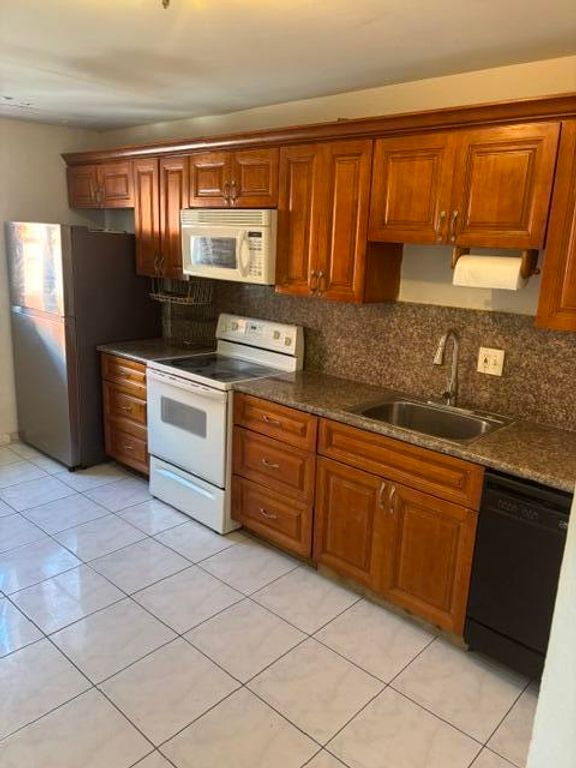 681 SW 14TH Street, Deerfield Beach, FL 33441