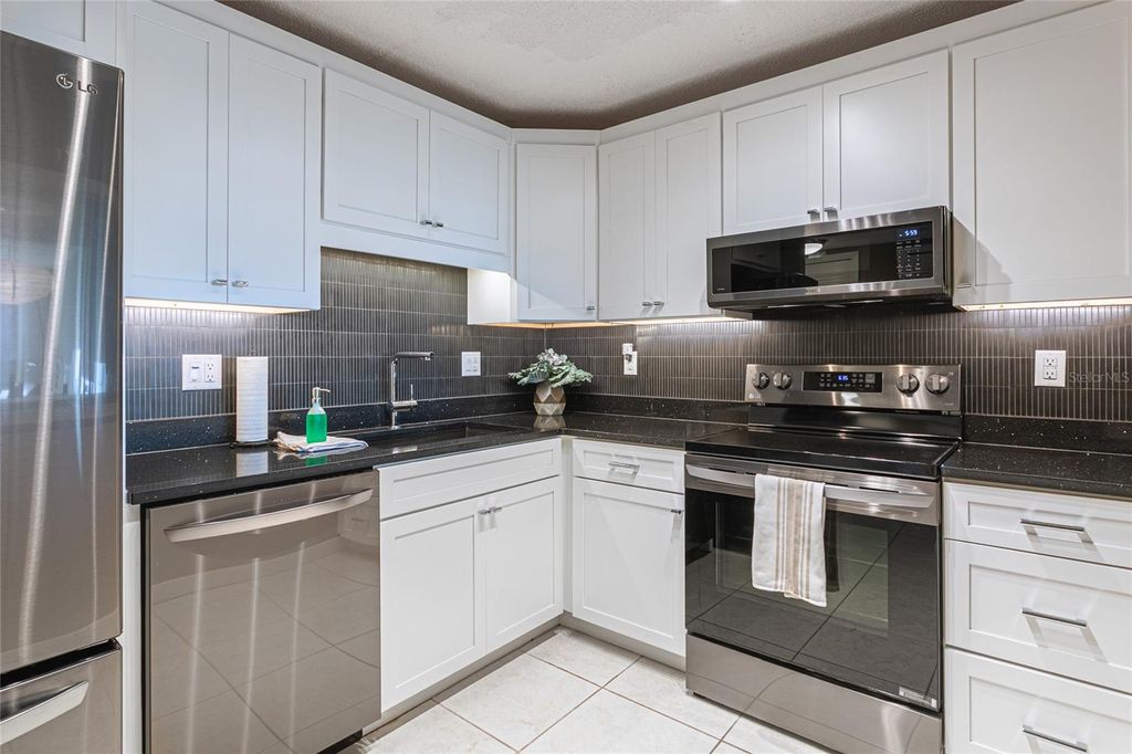 Image 7 of property listing at 7600 SUN ISLAND DRIVE S 707, South Pasadena, FL 33707