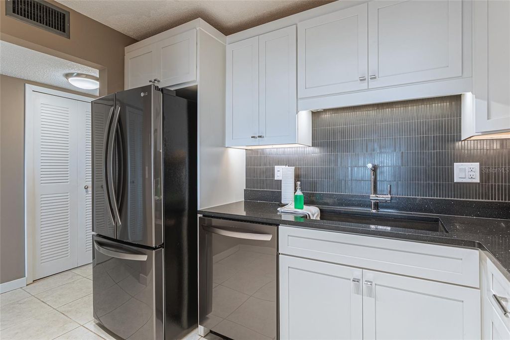 Image 8 of property listing at 7600 SUN ISLAND DRIVE S 707, South Pasadena, FL 33707