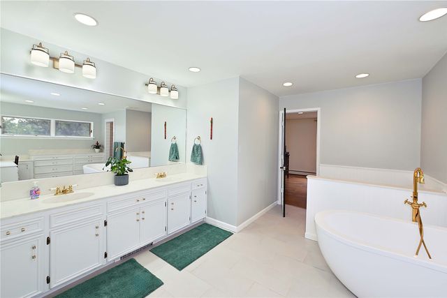 16 Toro, Santa Fe, NM 87508