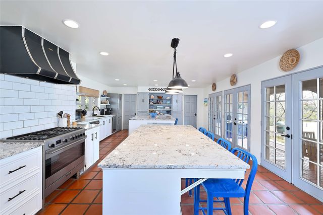 16 Toro, Santa Fe, NM 87508