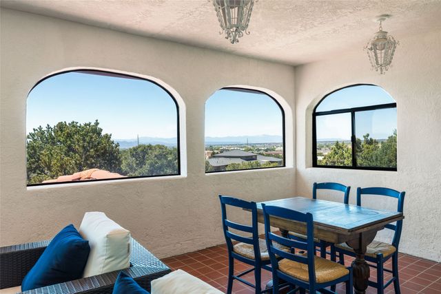 16 Toro, Santa Fe, NM 87508
