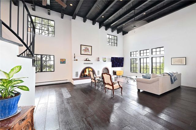 16 Toro, Santa Fe, NM 87508