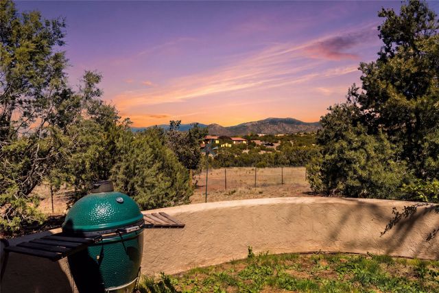 16 Toro, Santa Fe, NM 87508