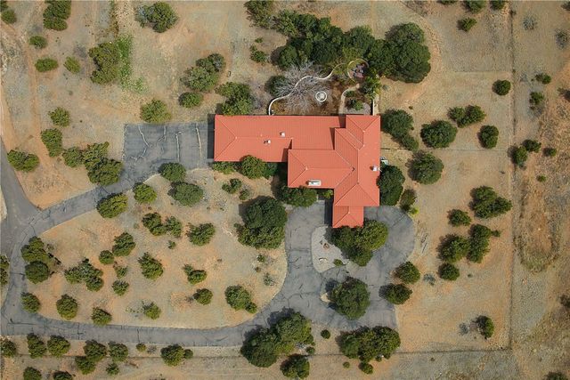 16 Toro, Santa Fe, NM 87508