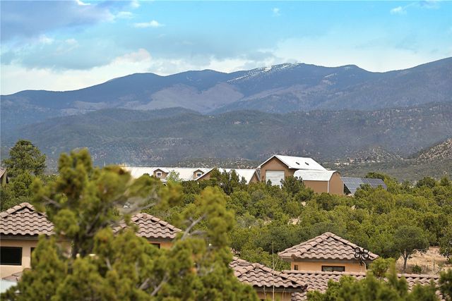 16 Toro, Santa Fe, NM 87508