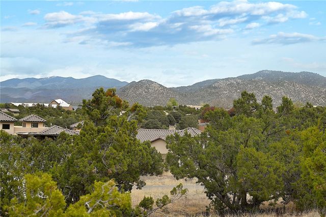 16 Toro, Santa Fe, NM 87508