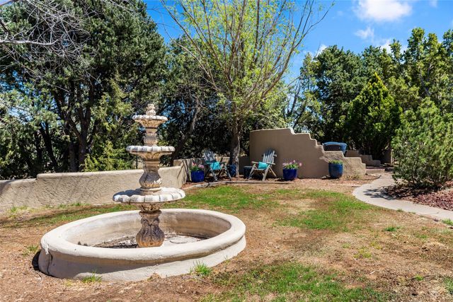 16 Toro, Santa Fe, NM 87508