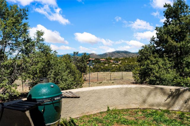 16 Toro, Santa Fe, NM 87508