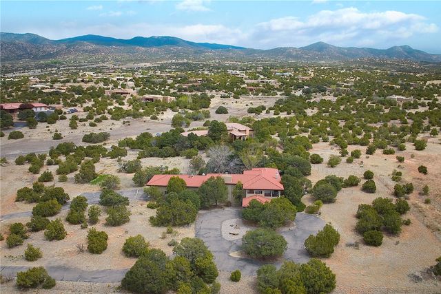16 Toro, Santa Fe, NM 87508