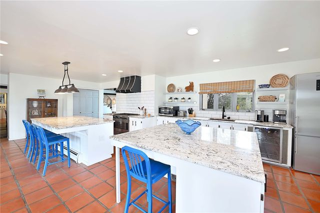 16 Toro, Santa Fe, NM 87508