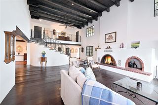 16 Toro, Santa Fe, NM 87508