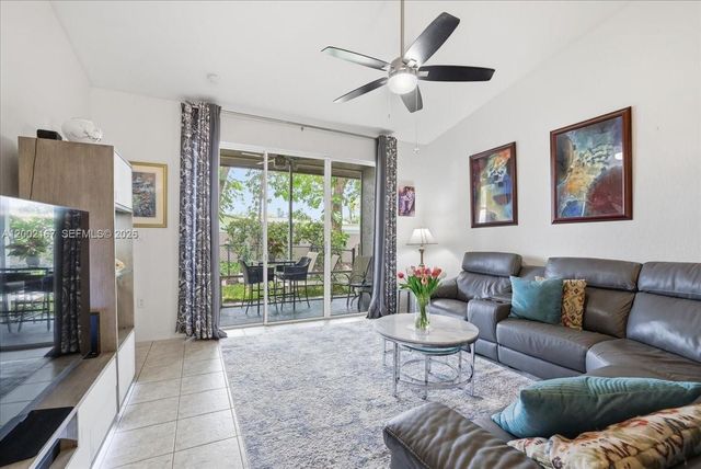 7600 S Aragon Blvd 1, Sunrise, FL 33322