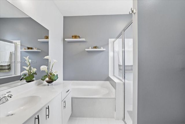 7600 S Aragon Blvd 1, Sunrise, FL 33322