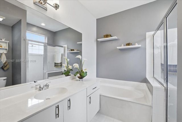 7600 S Aragon Blvd 1, Sunrise, FL 33322