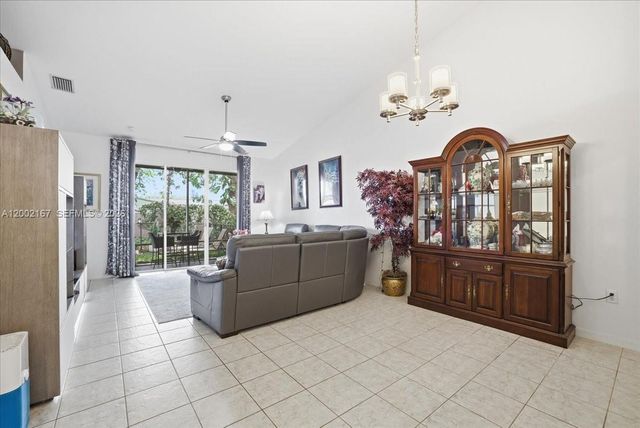 7600 S Aragon Blvd 1, Sunrise, FL 33322