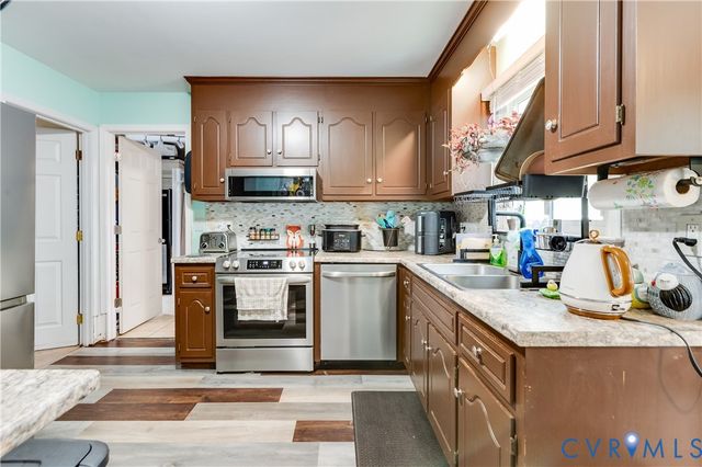 14300 Shale Pl, Chester, VA 23836
