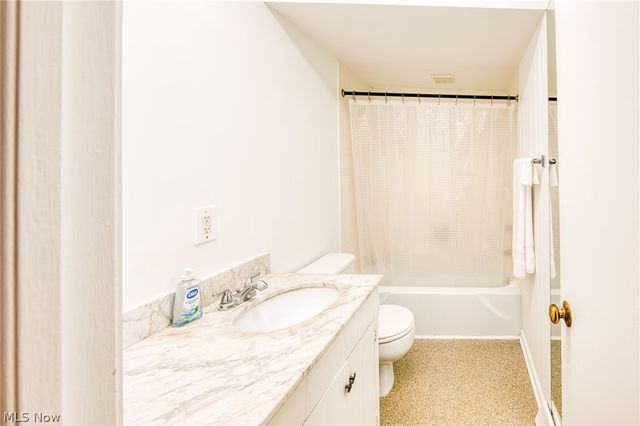 2398 Arlington Drive, Lyndhurst, OH 44124
