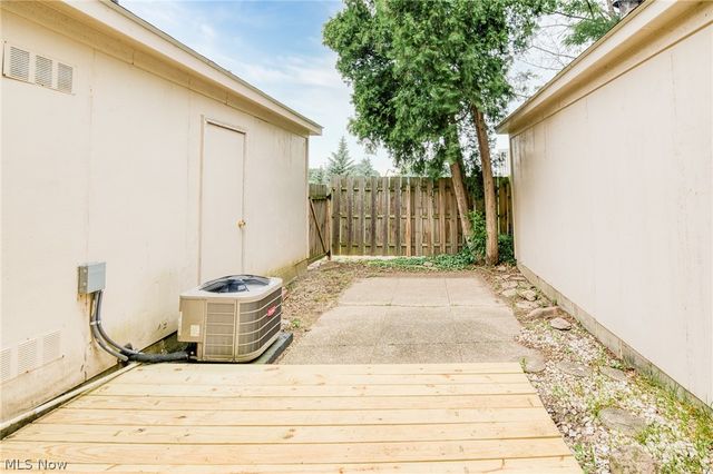 2398 Arlington Drive, Lyndhurst, OH 44124