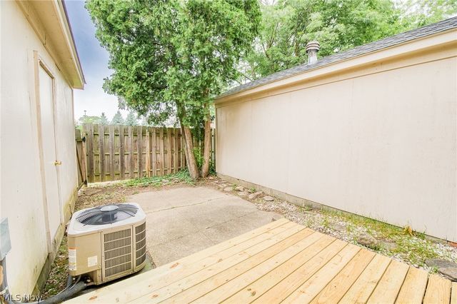 2398 Arlington Drive, Lyndhurst, OH 44124