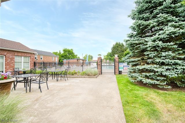2398 Arlington Drive, Lyndhurst, OH 44124