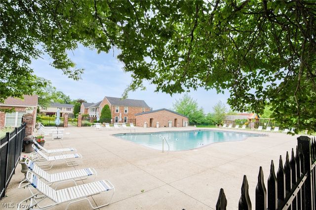 2398 Arlington Drive, Lyndhurst, OH 44124