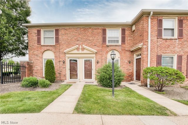 2398 Arlington Drive, Lyndhurst, OH 44124