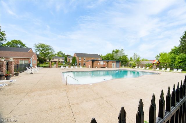 2398 Arlington Drive, Lyndhurst, OH 44124