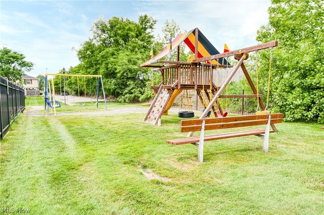 2398 Arlington Drive, Lyndhurst, OH 44124