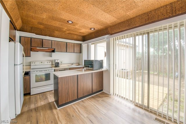 2398 Arlington Drive, Lyndhurst, OH 44124