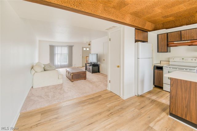 2398 Arlington Drive, Lyndhurst, OH 44124