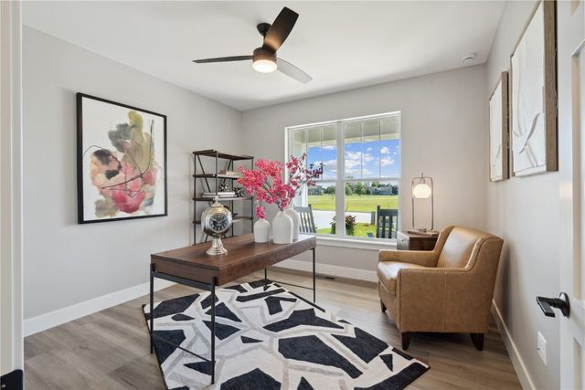 928 Long Dr, Solon, IA 52333